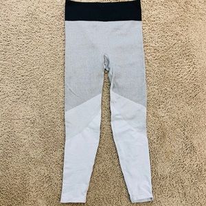 American eagle yoga pants. Only worn twice.
